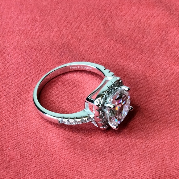 Moissanite🥰 lab grown 2 carat diamond round cushion paved Halo engagement ring - Picture 7 of 14